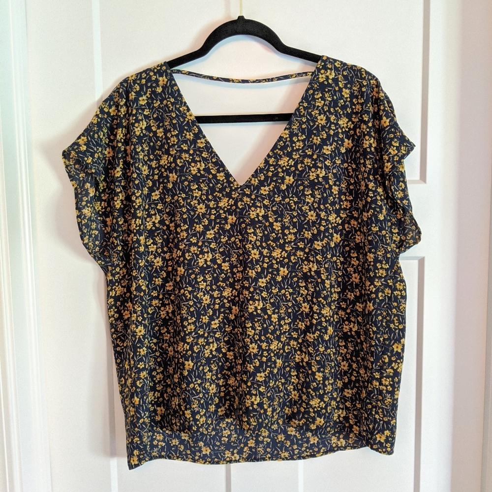 ⭐2/$20 Forever 21 Blue & Yellow Floral Blouse